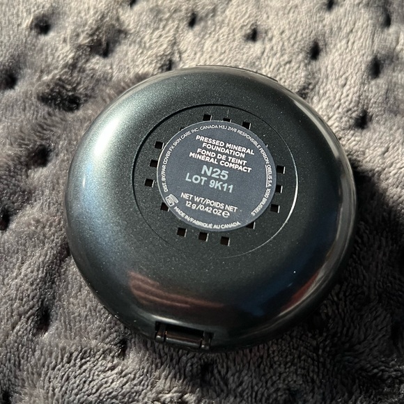 COVER FX PRESSED MINERAL FOUNDATION
BLEMISHES, DISCOLORATION & OILY SKIN N25 - Picture 3 of 4